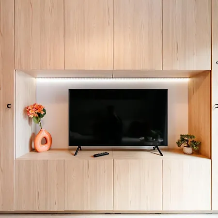 Elma 1 - Piata Romana Appartement *