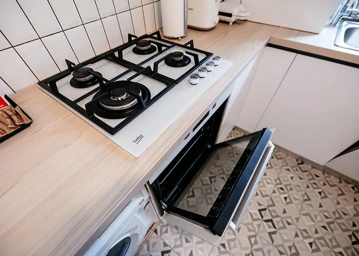 Elma 1 - Piata Romana