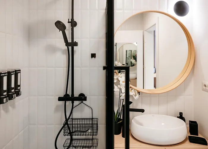 Elma 1 - Piata Romana * بوخارست