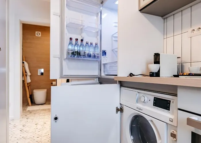 Elma 1 - Downtown Piata Romana * Bükreş