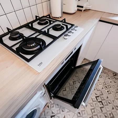 Elma 1 - Piata Romana